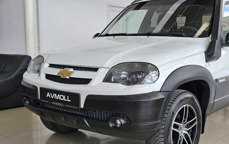 Chevrolet Niva I рестайлинг, 2017 год, 949 000 рублей, 4 фотография