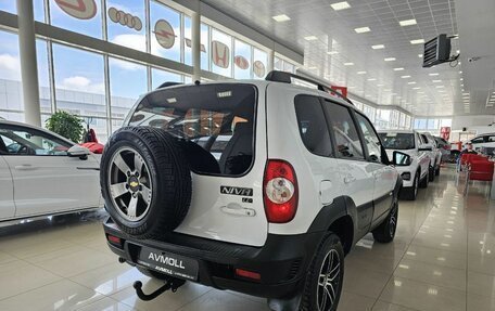 Chevrolet Niva I рестайлинг, 2017 год, 949 000 рублей, 9 фотография