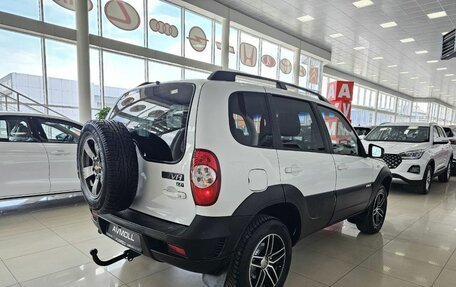 Chevrolet Niva I рестайлинг, 2017 год, 949 000 рублей, 10 фотография