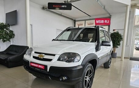Chevrolet Niva I рестайлинг, 2017 год, 949 000 рублей, 3 фотография