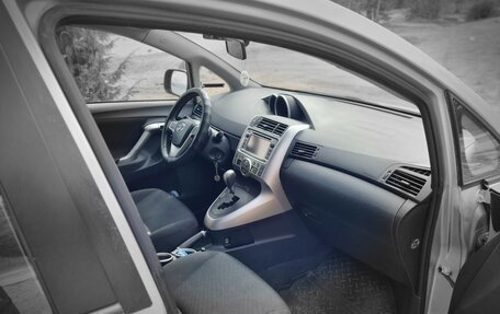 Toyota Verso I, 2012 год, 1 100 000 рублей, 13 фотография