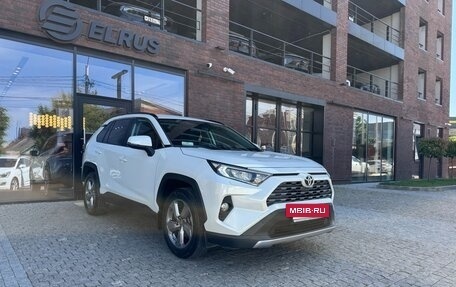 Toyota RAV4, 2020 год, 3 550 000 рублей, 3 фотография