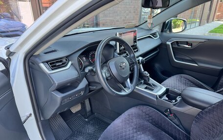 Toyota RAV4, 2020 год, 3 550 000 рублей, 17 фотография