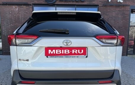 Toyota RAV4, 2020 год, 3 550 000 рублей, 10 фотография