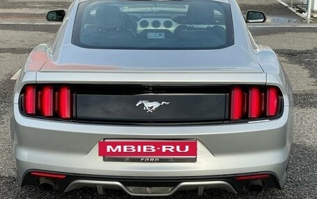 Ford Mustang VI рестайлинг, 2016 год, 2 630 000 рублей, 10 фотография