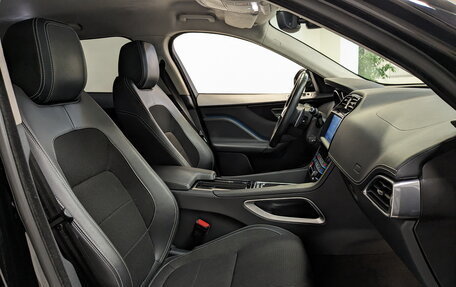 Jaguar F-Pace, 2019 год, 3 300 000 рублей, 24 фотография