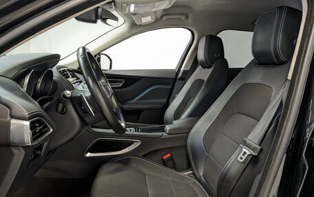 Jaguar F-Pace, 2019 год, 3 300 000 рублей, 20 фотография