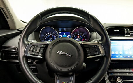 Jaguar F-Pace, 2019 год, 3 300 000 рублей, 22 фотография