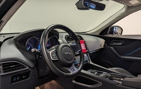 Jaguar F-Pace, 2019 год, 3 300 000 рублей, 16 фотография