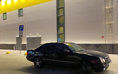 Mercedes-Benz E-Класс, 1996 год, 280 000 рублей, 3 фотография