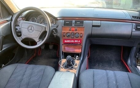 Mercedes-Benz E-Класс, 1996 год, 280 000 рублей, 6 фотография