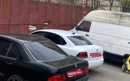Mercedes-Benz E-Класс, 1996 год, 280 000 рублей, 4 фотография