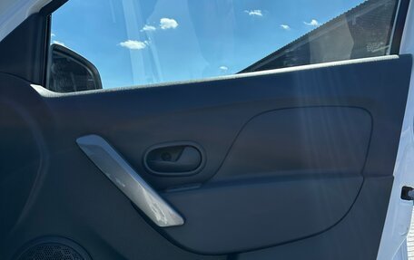 Renault Logan II, 2019 год, 960 000 рублей, 19 фотография