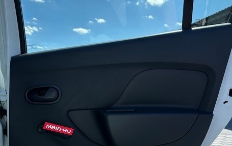 Renault Logan II, 2019 год, 960 000 рублей, 17 фотография