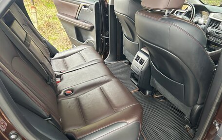 Lexus RX IV рестайлинг, 2017 год, 3 500 000 рублей, 28 фотография