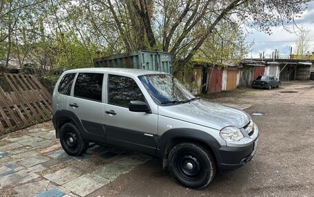 Chevrolet Niva I рестайлинг, 2015 год, 638 000 рублей, 2 фотография