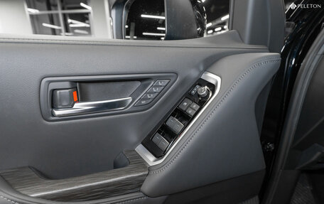 Toyota Land Cruiser, 2025 год, 13 980 000 рублей, 27 фотография
