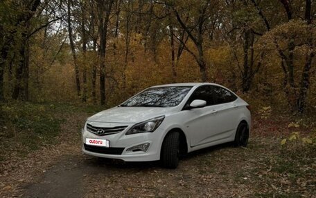 Hyundai Solaris II рестайлинг, 2015 год, 1 500 000 рублей, 2 фотография