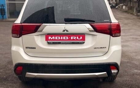 Mitsubishi Outlander III рестайлинг 3, 2016 год, 1 942 000 рублей, 3 фотография