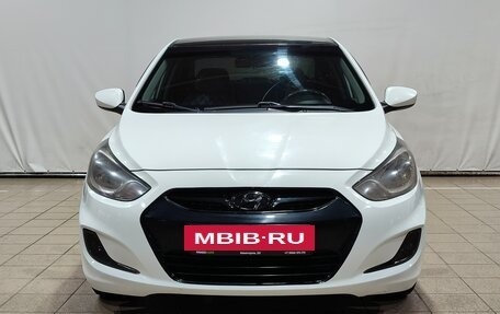 Hyundai Solaris II рестайлинг, 2011 год, 800 000 рублей, 2 фотография