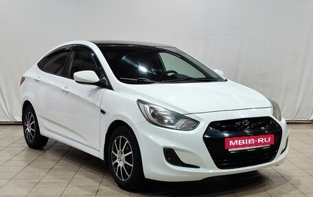 Hyundai Solaris II рестайлинг, 2011 год, 800 000 рублей, 3 фотография