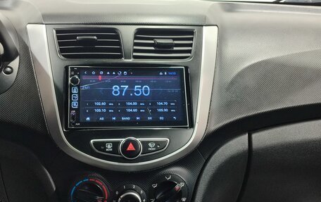 Hyundai Solaris II рестайлинг, 2011 год, 800 000 рублей, 16 фотография