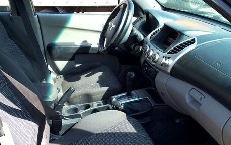 Mitsubishi L200 IV рестайлинг, 2012 год, 555 000 рублей, 4 фотография