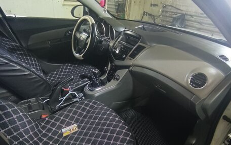 Chevrolet Cruze II, 2010 год, 600 000 рублей, 7 фотография