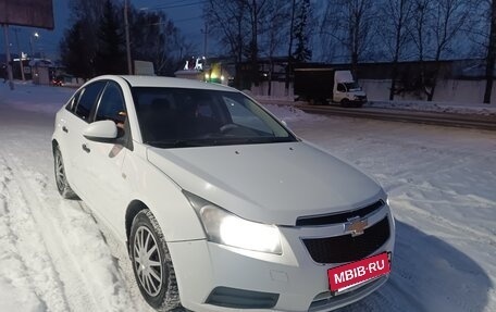 Chevrolet Cruze II, 2010 год, 600 000 рублей, 3 фотография