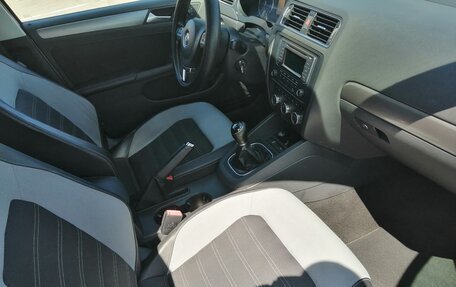 Volkswagen Jetta VI, 2013 год, 1 300 000 рублей, 8 фотография