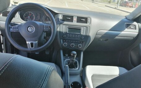 Volkswagen Jetta VI, 2013 год, 1 300 000 рублей, 10 фотография