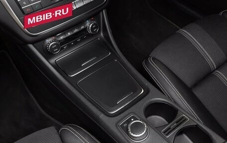 Mercedes-Benz GLA, 2019 год, 2 990 000 рублей, 14 фотография