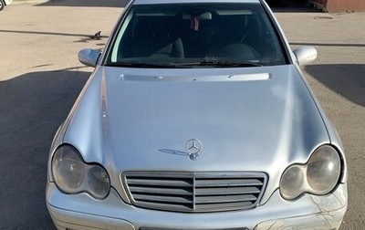 Mercedes-Benz C-Класс, 2004 год, 699 000 рублей, 1 фотография
