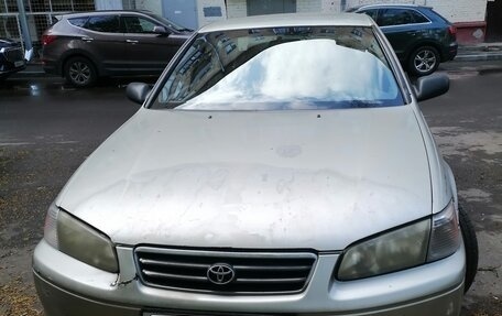 Toyota Camry, 2000 год, 210 000 рублей, 4 фотография