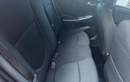 Hyundai Solaris II рестайлинг, 2011 год, 950 000 рублей, 5 фотография