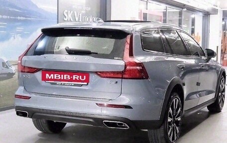 Volvo V60 Cross Country II, 2022 год, 3 510 000 рублей, 2 фотография