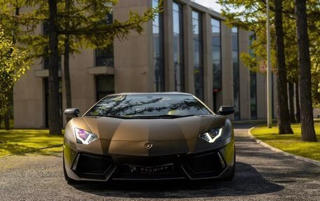 Lamborghini Aventador I рестайлинг, 2013 год, 21 000 000 рублей, 2 фотография