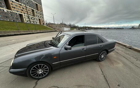 Mercedes-Benz E-Класс, 1996 год, 600 000 рублей, 2 фотография