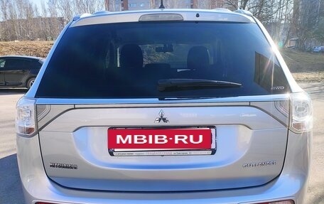 Mitsubishi Outlander III рестайлинг 3, 2014 год, 3 фотография