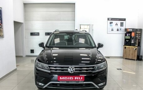 Volkswagen Tiguan II, 2019 год, 2 800 000 рублей, 3 фотография
