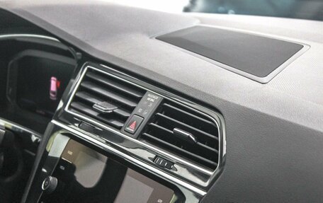 Volkswagen Tiguan II, 2019 год, 2 800 000 рублей, 13 фотография