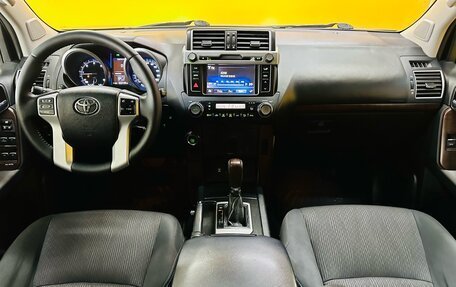 Toyota Land Cruiser Prado 150 рестайлинг 2, 2015 год, 3 100 000 рублей, 14 фотография