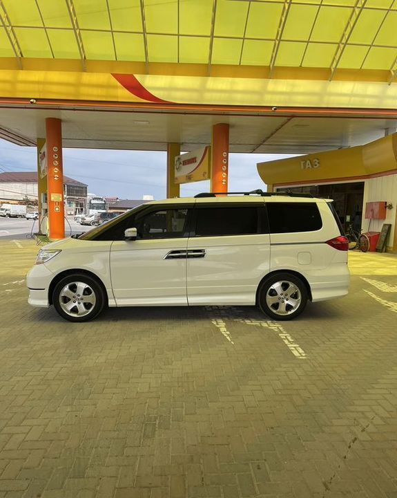 Honda Elysion I рестайлинг, 2008 год, 1 850 000 рублей, 3 фотография