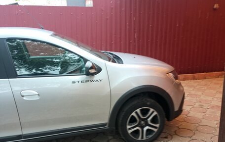 Renault Logan II, 2022 год, 1 368 000 рублей, 3 фотография
