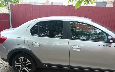 Renault Logan II, 2022 год, 1 368 000 рублей, 2 фотография