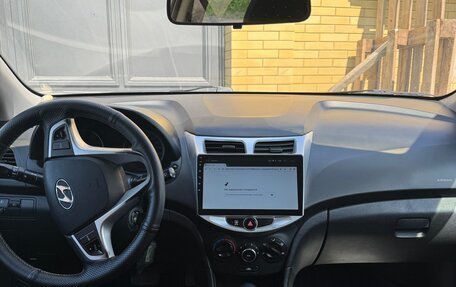 Hyundai Solaris II рестайлинг, 2014 год, 920 000 рублей, 8 фотография