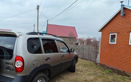 Chevrolet Niva I рестайлинг, 2010 год, 650 000 рублей, 5 фотография