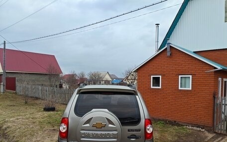 Chevrolet Niva I рестайлинг, 2010 год, 650 000 рублей, 4 фотография