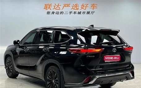Toyota Highlander, 2022 год, 3 720 005 рублей, 4 фотография