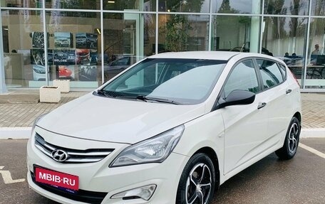 Hyundai Solaris II рестайлинг, 2015 год, 895 000 рублей, 1 фотография